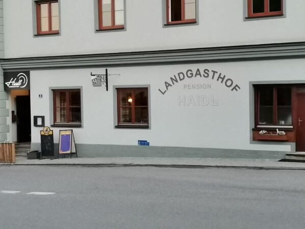 A building with the sign "Landgasthof Haidl Pension" on the facade.