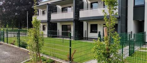 Chambre, balcon, vue jardin | Extérieur