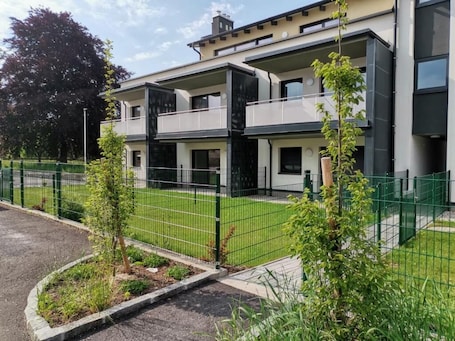 Rom, balkong, hageutsikt | Eksteriør. Apartments Thaya