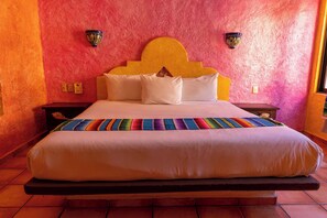 In-room safe, free WiFi, bed sheets - Hotel Hacienda Maria Bonita (Playa del Carmen)