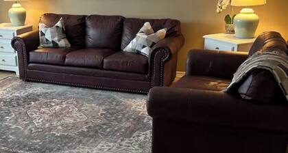 Laurier House-Comfortable. Central. Convenient.