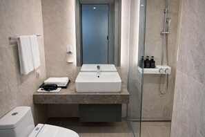 Hair dryer, towels, soap, shampoo - Sky Stay (Incheon)