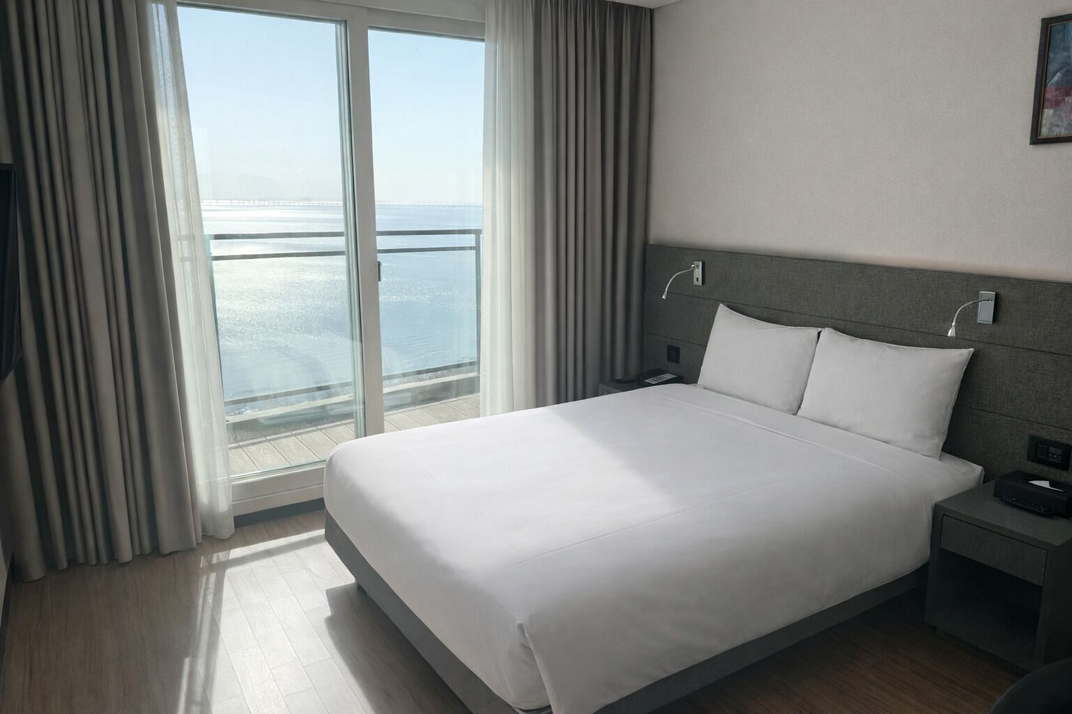 Bureau, espace de travail pour ordinateurs portables