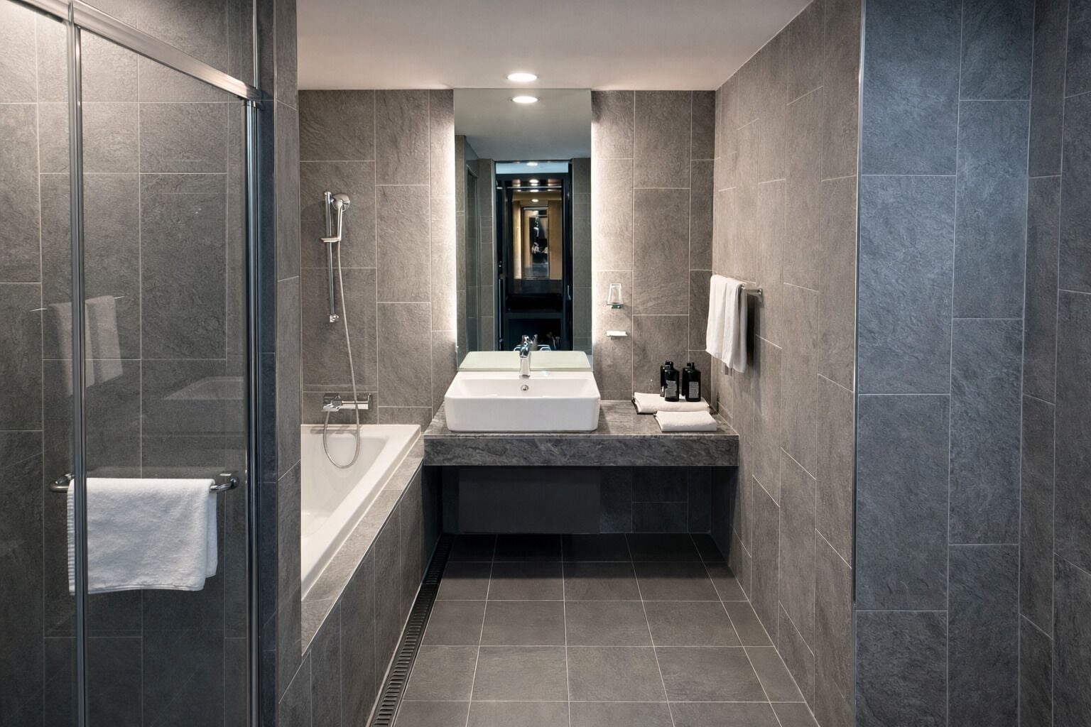 Ocean View Suite Room | Bathroom | Hair dryer, towels, soap, shampoo