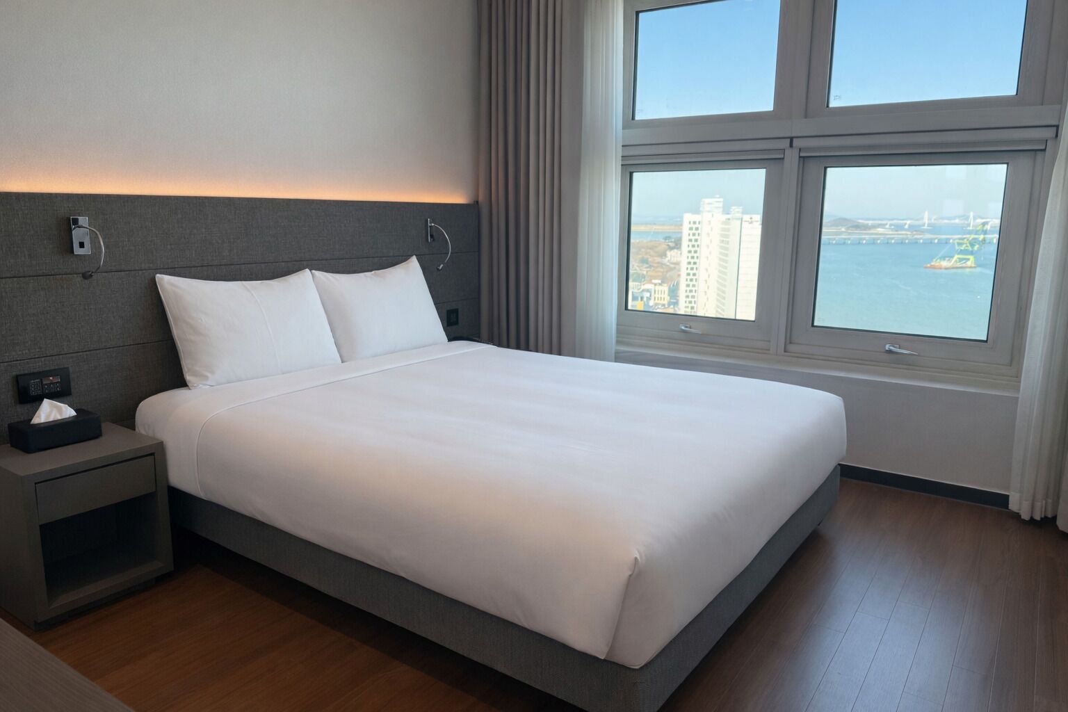 Chambre double, vue sur le port | Bureau, espace de travail pour ordinateurs portables