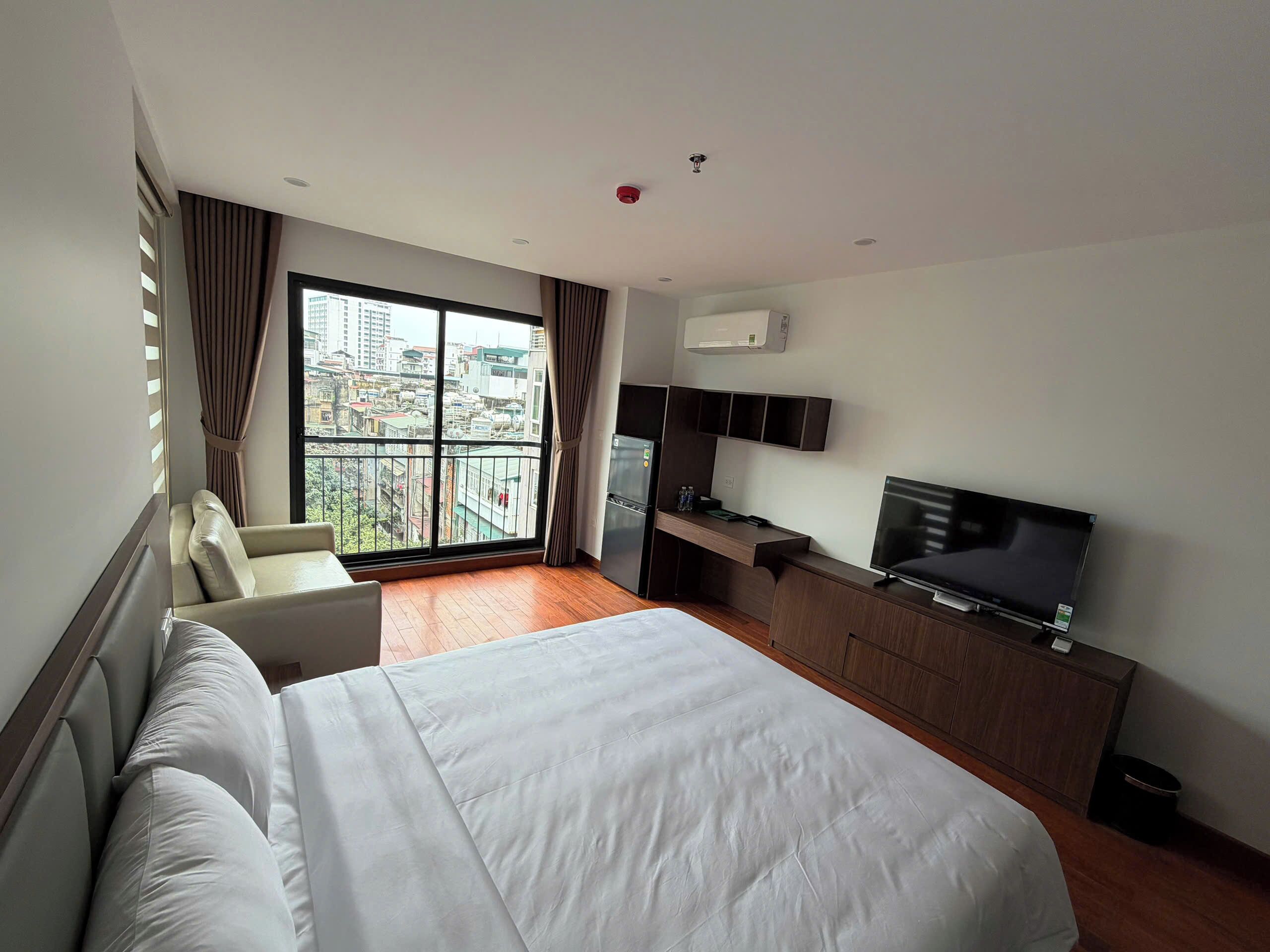 Phòng đôi Deluxe | Bàn, khu vực làm việc phù hợp cho laptop 