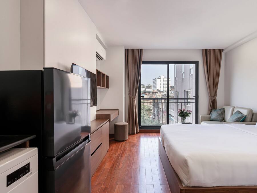 Deluxe Room, Balcony | Hypo-allergenic bedding, free WiFi, bed sheets
