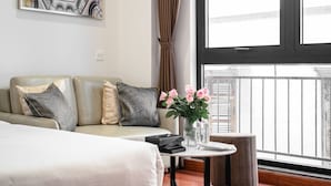 デラックス ダブルルーム | 低刺激性寝具、WiFi (無料)、ベッドシーツ