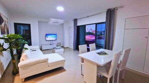 Living area - Low palm (praia)