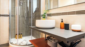 Shower, hair dryer, bidet, towels - V3 - Flaminio Boutique | 10 Min Walk to Piazza del Popolo (Roma)