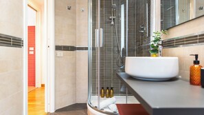 Shower, hair dryer, bidet, towels - V3 - Flaminio Boutique | 10 Min Walk to Piazza del Popolo (Roma)