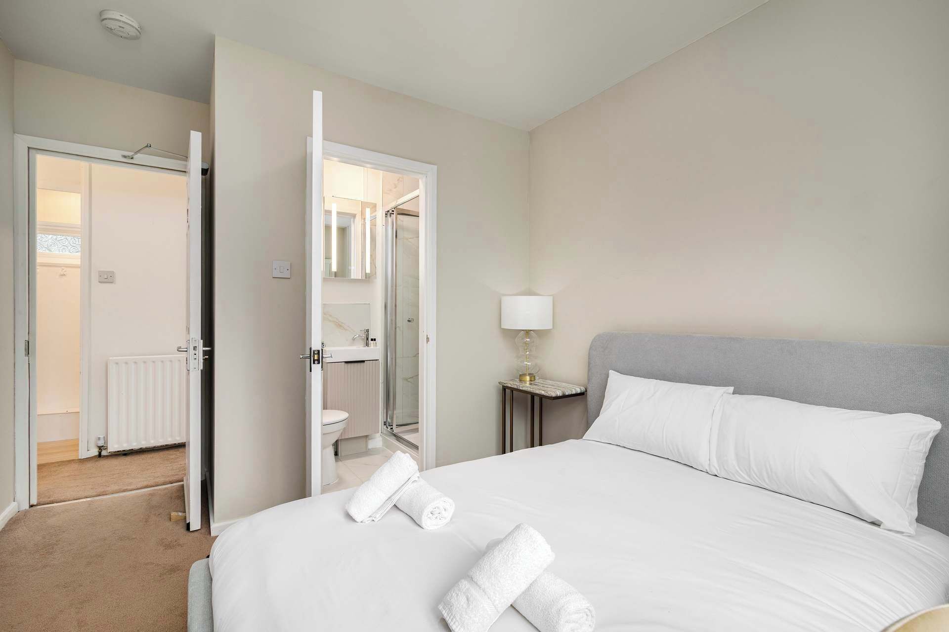 Acceso a internet y ropa de cama 