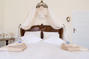 1 bedroom, iron/ironing board, free WiFi, bed sheets - Romantic Hideaway Near Venice - Excellent Transport Links & Handy Free Parking (Venezia)