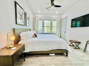 3 bedrooms, desk, iron/ironing board, travel cot