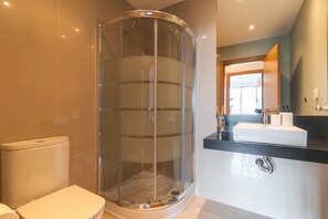 Shower, hair dryer, towels, toilet paper - Garajau Comfort Stay by Atlantic Holiday (Caniço)