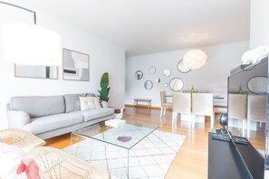 Smart TV - Garajau Comfort Stay by Atlantic Holiday (Caniço)