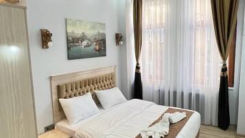 Apartment with Balcony | Lydisolert og wi-fi (inkludert)