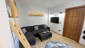 Apartment with Sea View | تجهيزات عازلة للصوت وواي فاي مجانًا