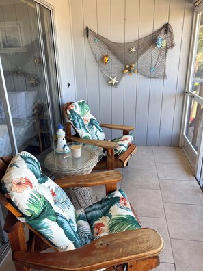 Terrace/patio - Waterfront Condo w/Boat Dock, Kayak, Bikes, Pool & Pickleball-Best Fishing!! (Bokeelia)