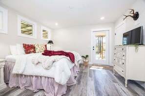 2 bedrooms, desk, iron/ironing board, free WiFi