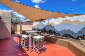 Outdoor dining - Cozy Tucson Foothills Escape, close to all attractions! (Tucson)