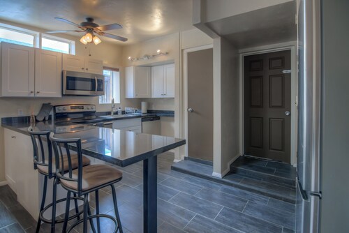 Cozy Tucson Foothills Escape, close to all attractions!