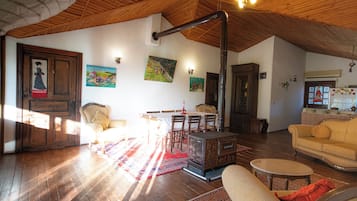 Habitación clásica, vista a la montaña | Interior
