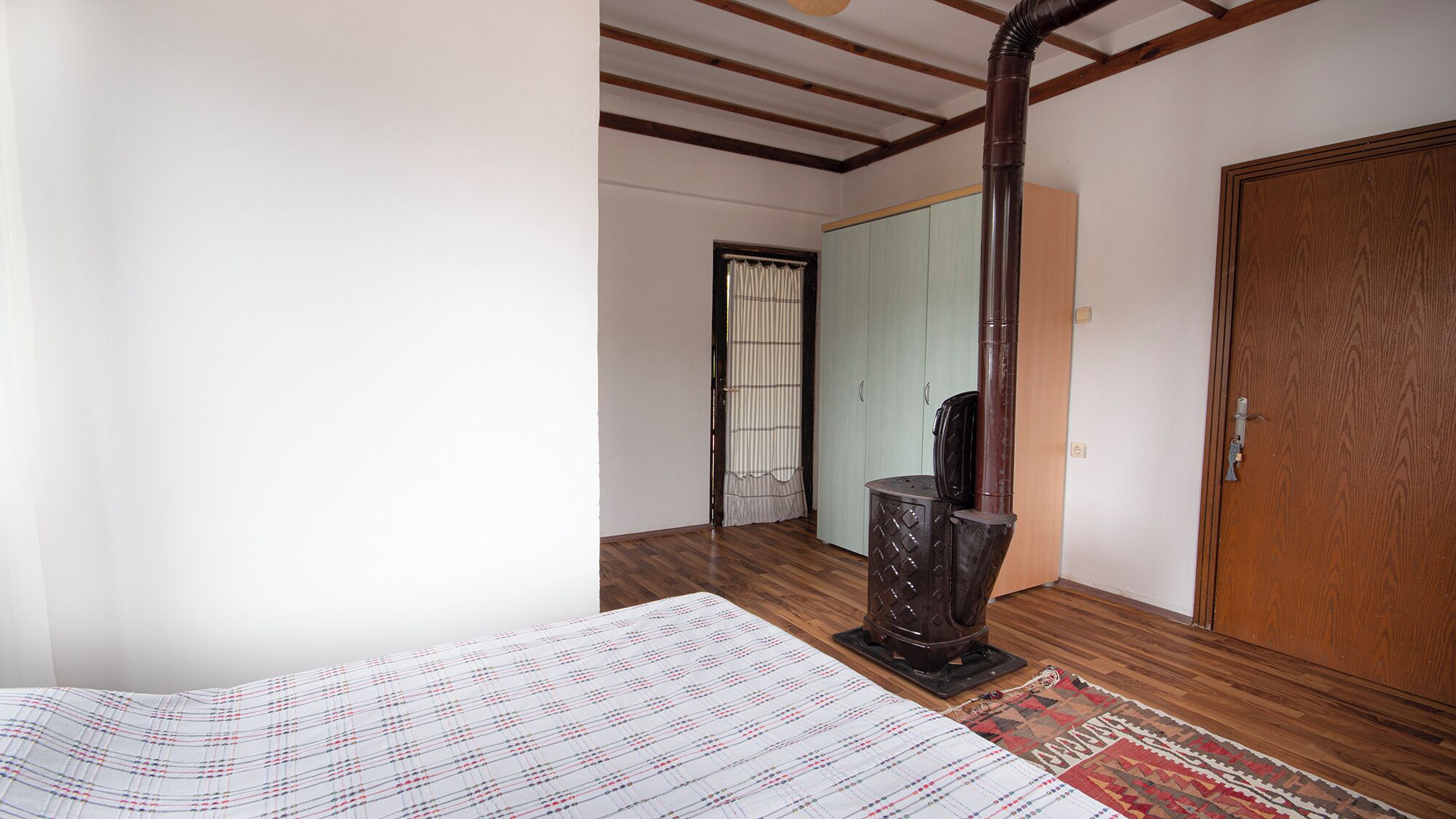 Habitación clásica con 2 camas individuales, dormitorio mixto, vista al jardín | Ropa de cama de alta calidad, edredón y wifi gratis 