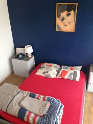 3 habitaciones, tabla de planchar con plancha, wifi y ropa de cama 