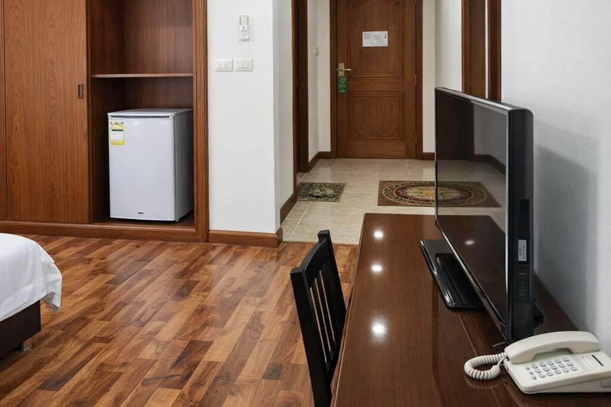 In-room safe, iron/ironing board, free WiFi