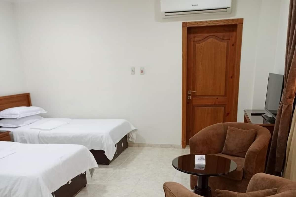 Executive Triple Room, Balcony | Egyptian cotton sheets, premium bedding, in-room safe