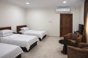 Deluxe Double Room, 1 Bedroom, Balcony, City View | In-room safe, iron/ironing board, free WiFi - Hotel Zohra Al-khalij (Dammam)