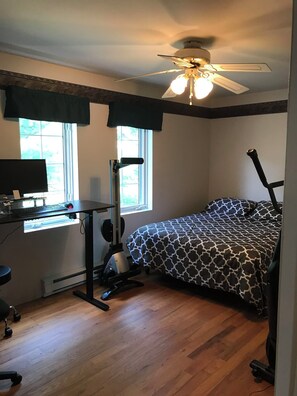 2 bedrooms, WiFi, bed sheets - Chalet, Lac Supérieur, fireplace (incl. wood), SPA, 13 min from Tremblant. (Lac-Supérieur)