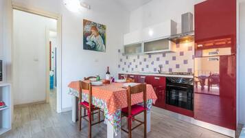 Villa, 2 Bedrooms, Patio, Garden View | Dining room