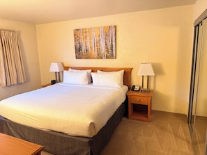 Internet, bed sheets - Walk to Slopes. 1BR/2BA Vail Condo. Sleeps 4. Pool, Hot Tubs, Shuttle (Vail)