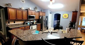 Microondas, horno, parrilla de estufa y lavavajillas 