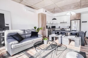 Living area - Large modern condo 6-8 pers | Downtown Quebec City (Québec)