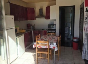 Microondas, horno, placa de cocina, lavavajillas