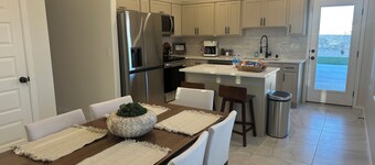 Red Hawk Golf Courses. Spacious 4-bedroom house in beautiful Las Cruces with AC.