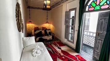 Deluxe-Dreibettzimmer, Nichtraucher | Innenbereich