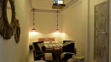 Deluxe-Dreibettzimmer, Nichtraucher | Innenbereich