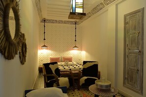 Deluxe Triple Room, Non Smoking | Interior - Riad dar darcom (Marrakech)