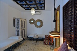 Family Quadruple Room, Non Smoking | Blackout drapes, iron/ironing board, free WiFi - Riad dar darcom (Marrakech)