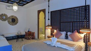 Familien-Vierbettzimmer, Nichtraucher | Verdunkelungsvorhänge, Bügeleisen/Bügelbrett, kostenloses WLAN