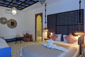 Family Quadruple Room, Non Smoking | Blackout drapes, iron/ironing board, free WiFi - Riad dar darcom (Marrakech)