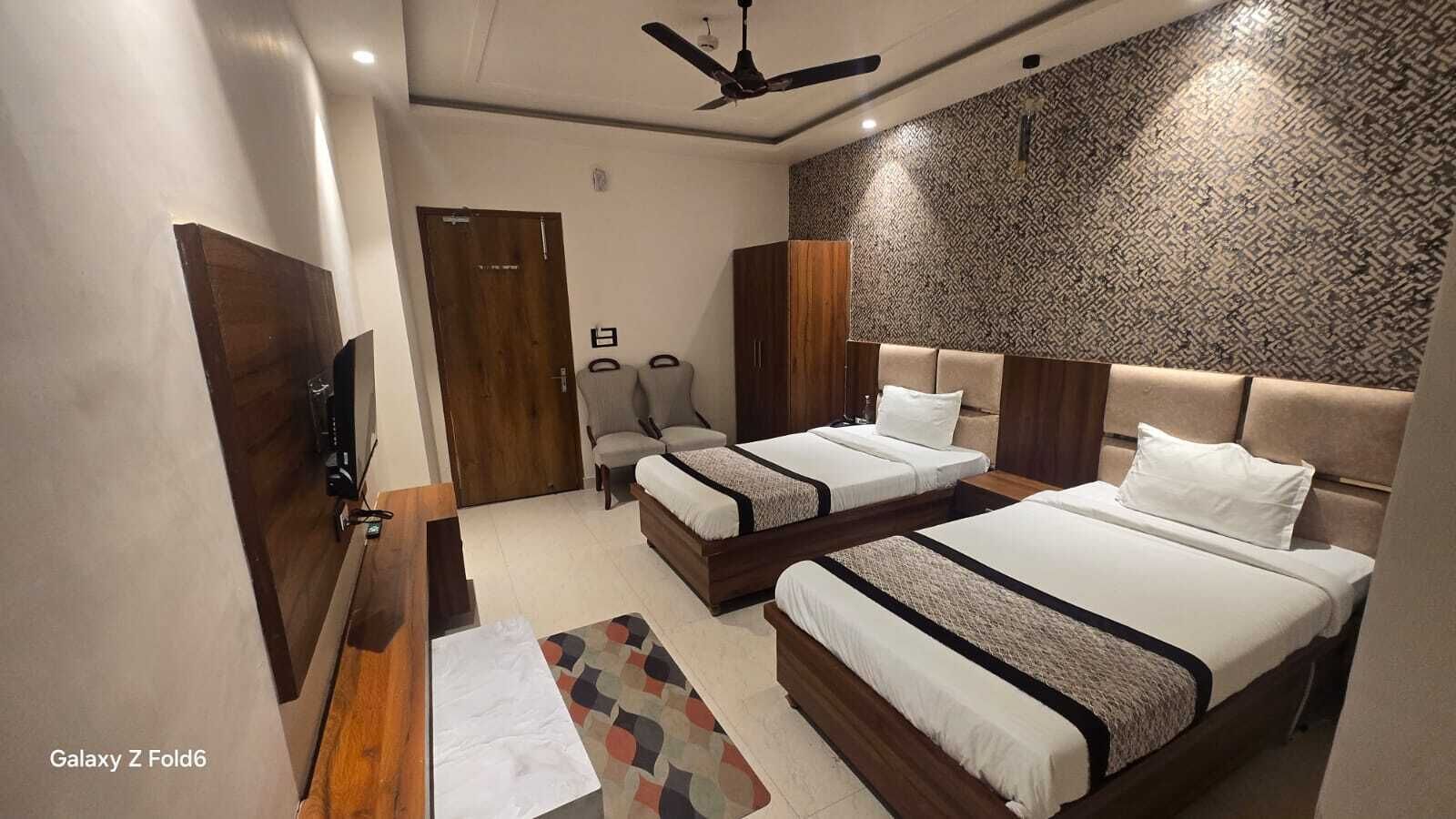 Twin Room | Free WiFi