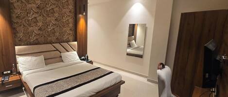 Classic Studio Suite | Free WiFi