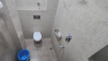 Deluxe Room | Bathroom | Shower, toilet paper