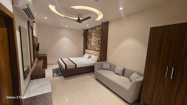 Classic Studio Suite | Free WiFi