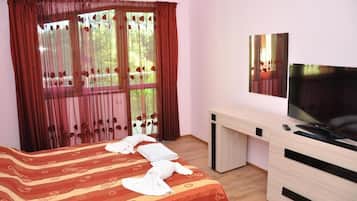 Estúdio conforto, sacada, vista para a cidade | Cofres nos quartos, espaço de trabalho para notebook